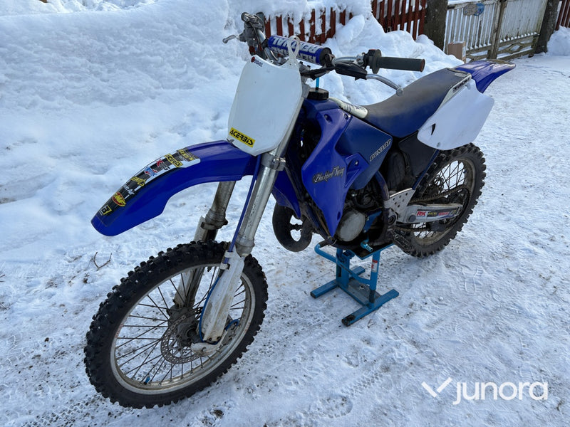 Cross - Yamaha YZ 125 2001