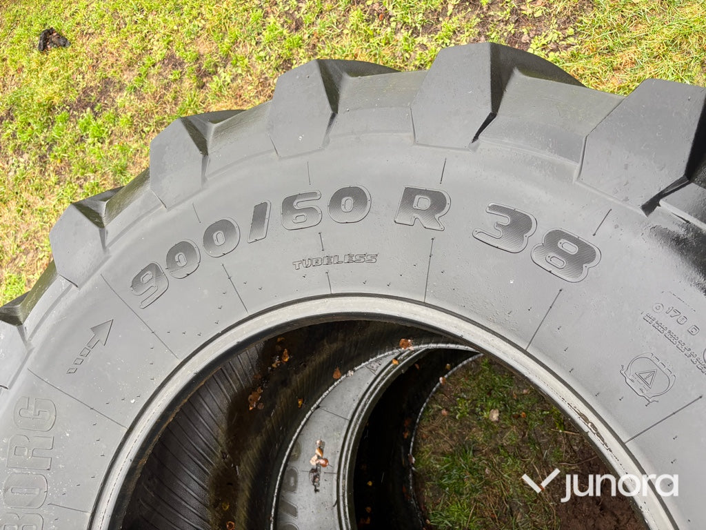 Traktordäck 2 st Trelleborg TM900 High Power 900/60 R38