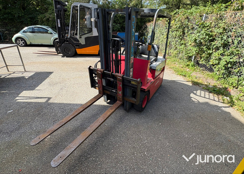 Gaffeltruck Nichiyu (2)