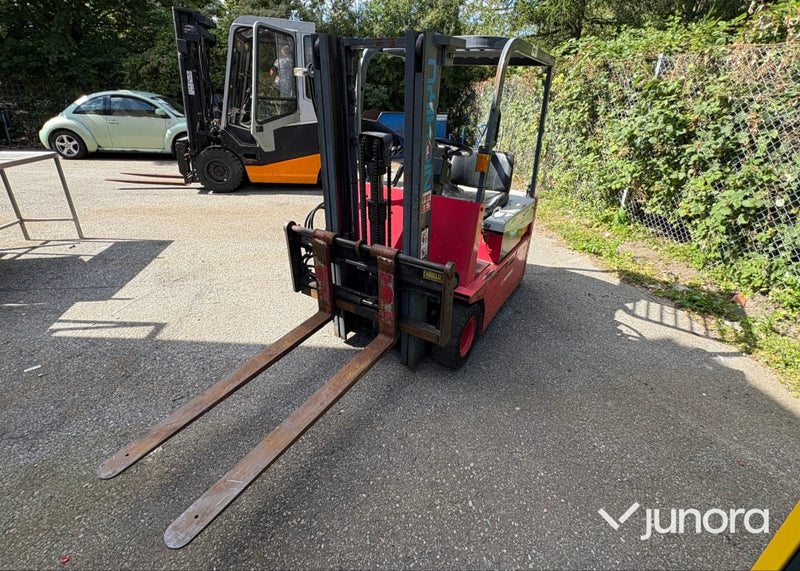 Gaffeltruck Nichiyu (2)