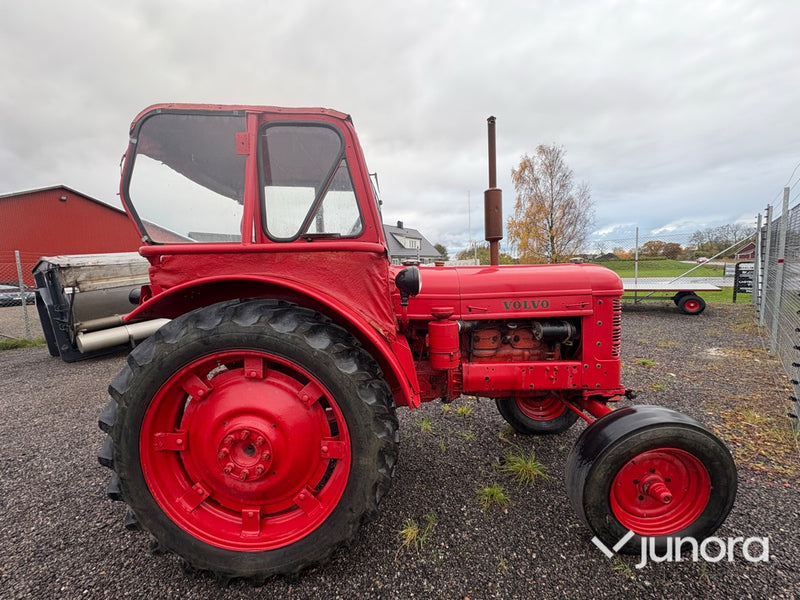 Traktor - Volvo T33, Perkins L4-diesel