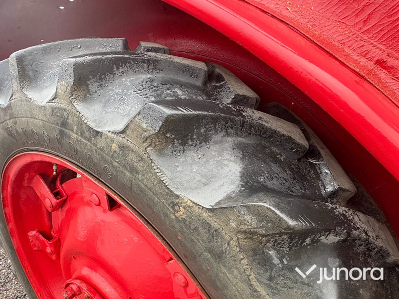 Traktor - Volvo T33, Perkins L4-diesel