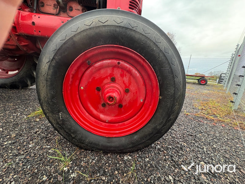 Traktor - Volvo T33, Perkins L4-diesel