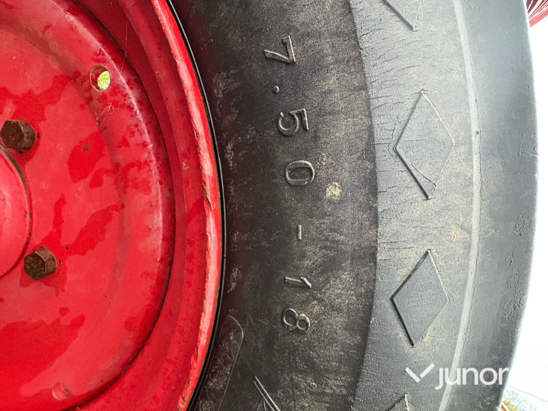 Traktor - Volvo T33, Perkins L4-diesel