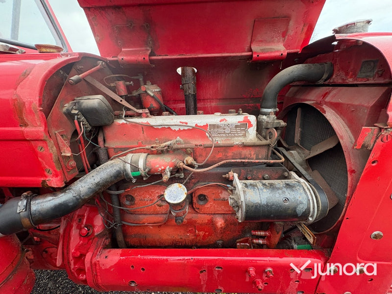 Traktor - Volvo T33, Perkins L4-diesel