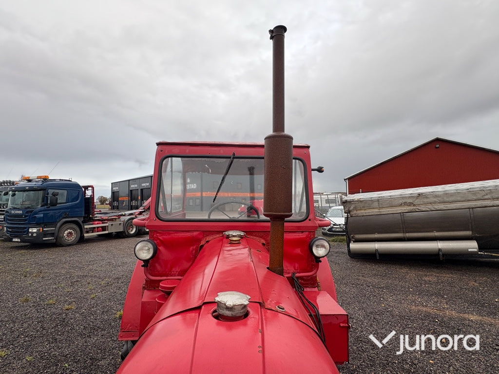 Traktor - Volvo T33, Perkins L4-diesel