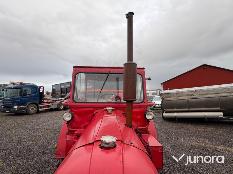 Traktor - Volvo T33, Perkins L4-diesel