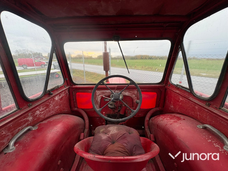 Traktor - Volvo T33, Perkins L4-diesel