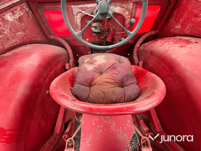 Traktor - Volvo T33, Perkins L4-diesel