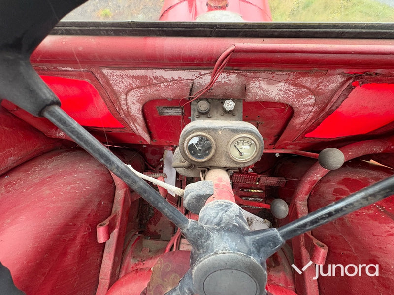 Traktor - Volvo T33, Perkins L4-diesel