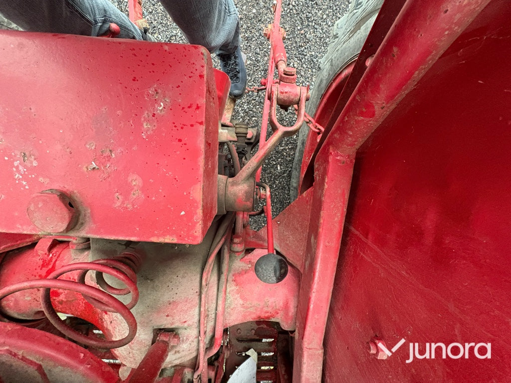 Traktor - Volvo T33, Perkins L4-diesel