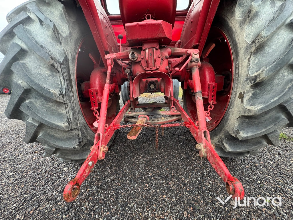 Traktor - Volvo T33, Perkins L4-diesel