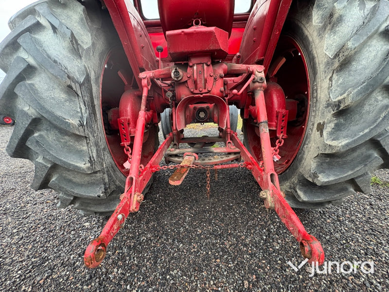 Traktor - Volvo T33, Perkins L4-diesel