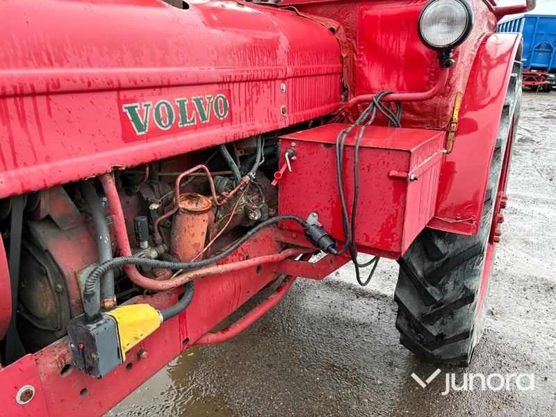 Traktor - Volvo T33, Perkins L4-diesel