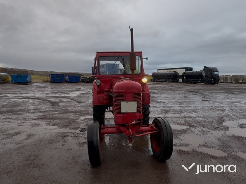 Traktor - Volvo T33, Perkins L4-diesel