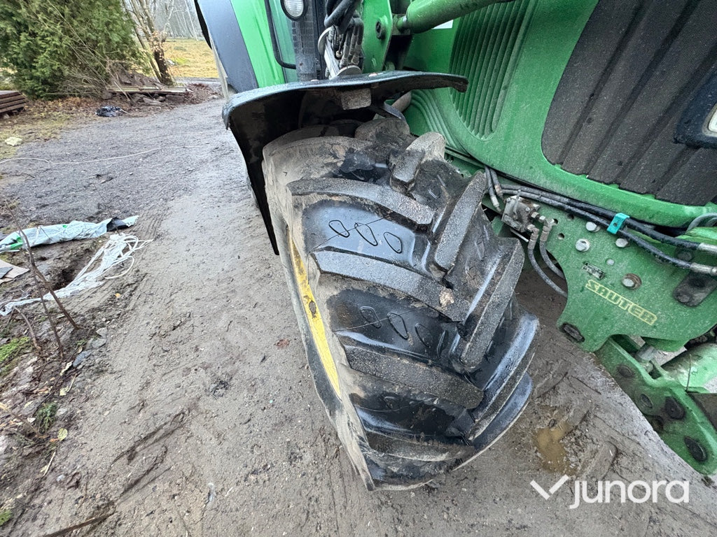 Traktor + Frontlastare - John Deere, 6320