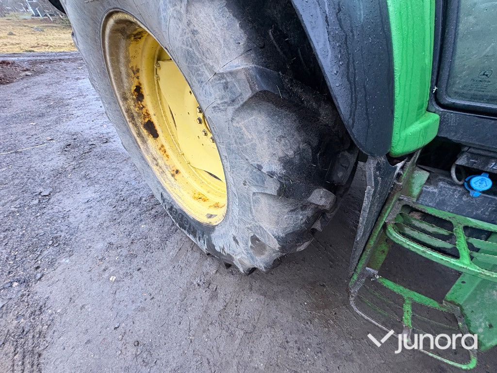 Traktor + Frontlastare - John Deere, 6320