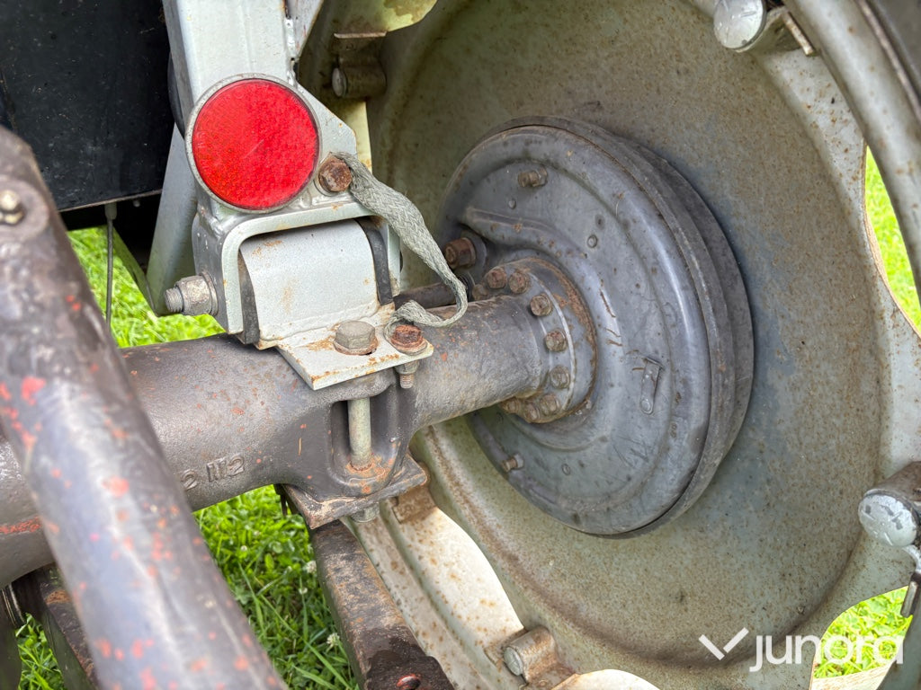 Traktor - Massey Ferguson 240