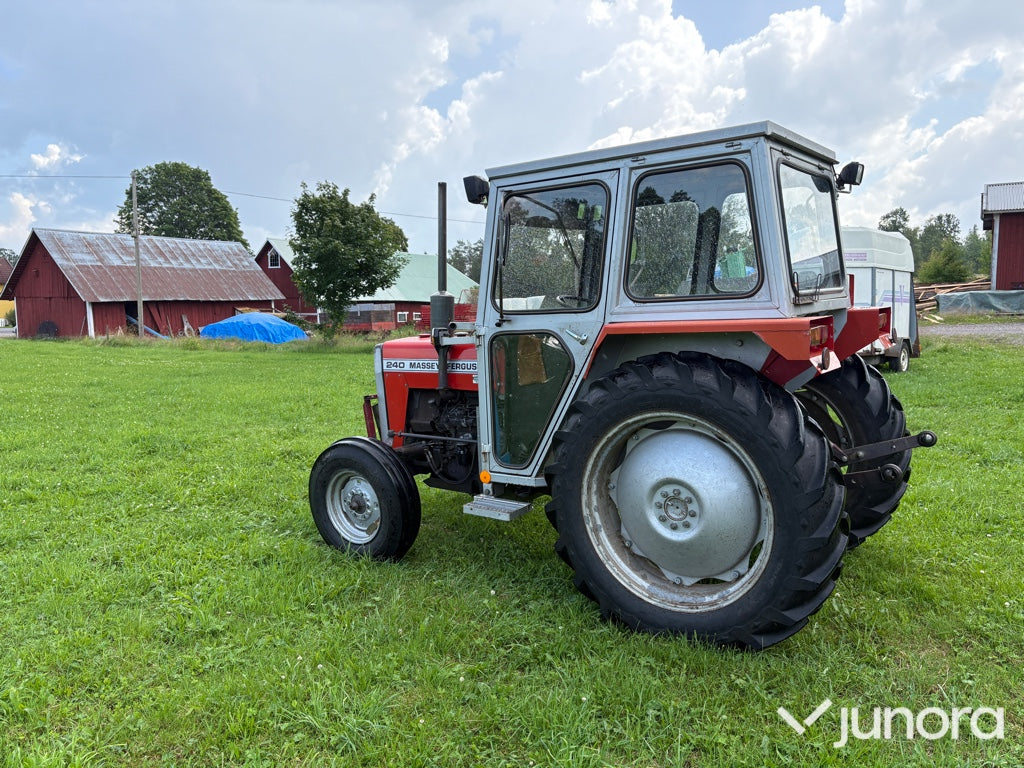 Traktor - Massey Ferguson 240