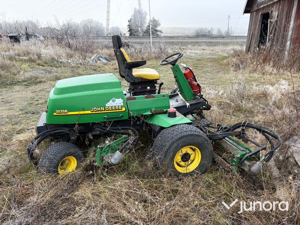 Gräsklippare - John Deere 3235B