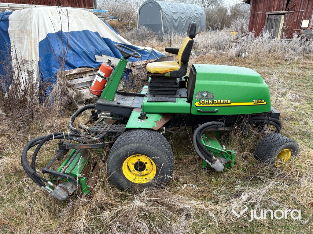 Gräsklippare - John Deere 3235B