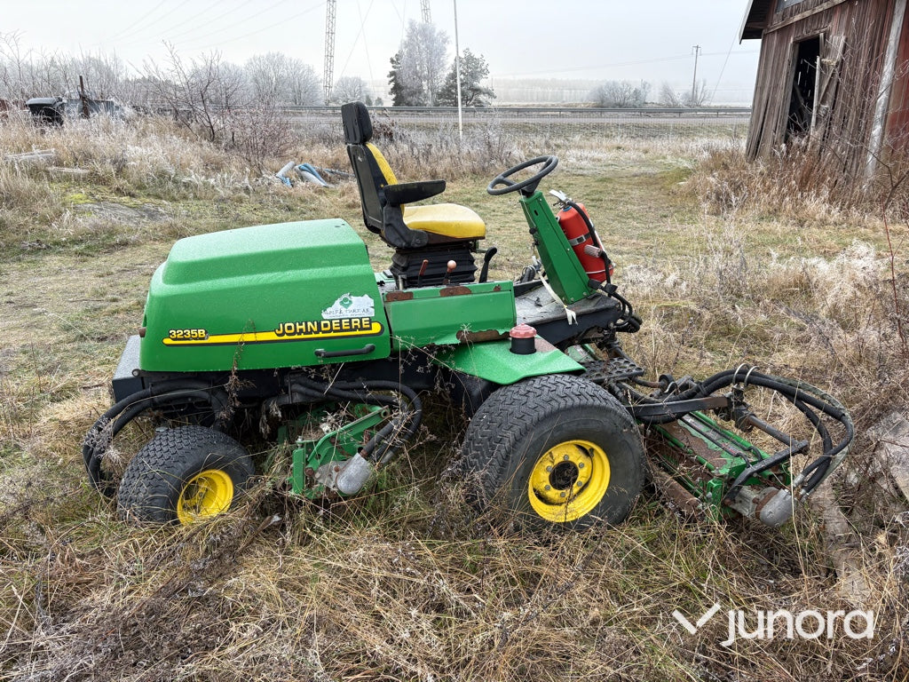Gräsklippare - John Deere 3235B