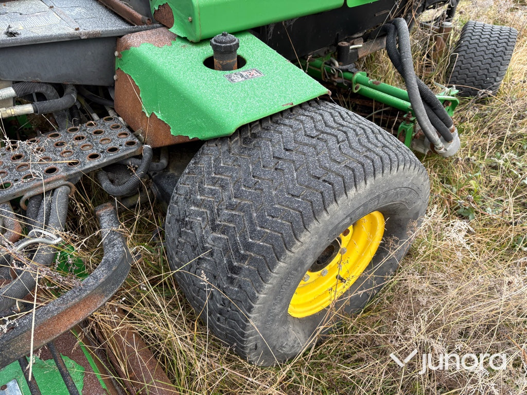 Gräsklippare - John Deere 3235B