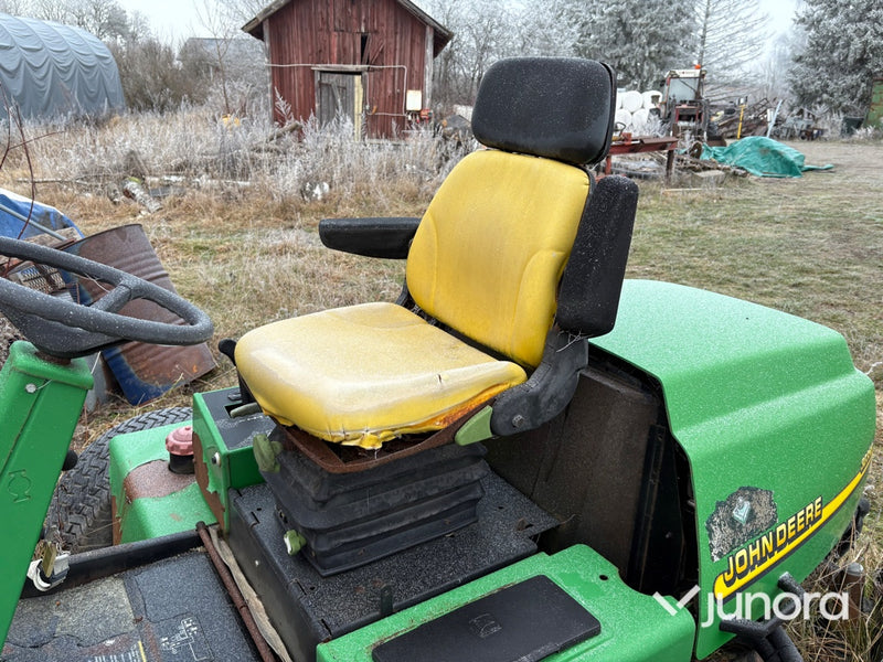 Gräsklippare - John Deere 3235B