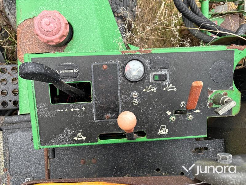 Gräsklippare - John Deere 3235B