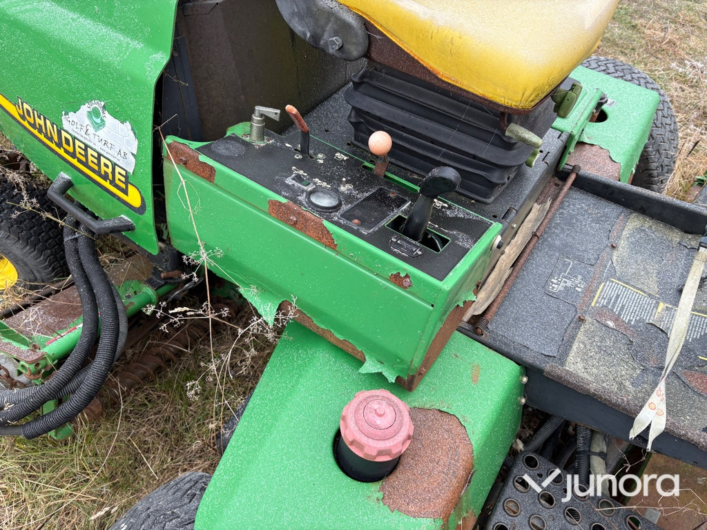 Gräsklippare - John Deere 3235B