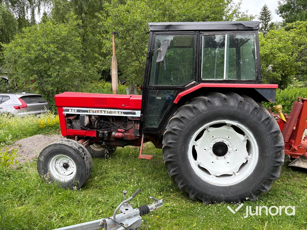 Traktor Case IH 844