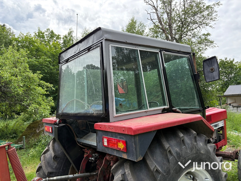Traktor Case IH 844