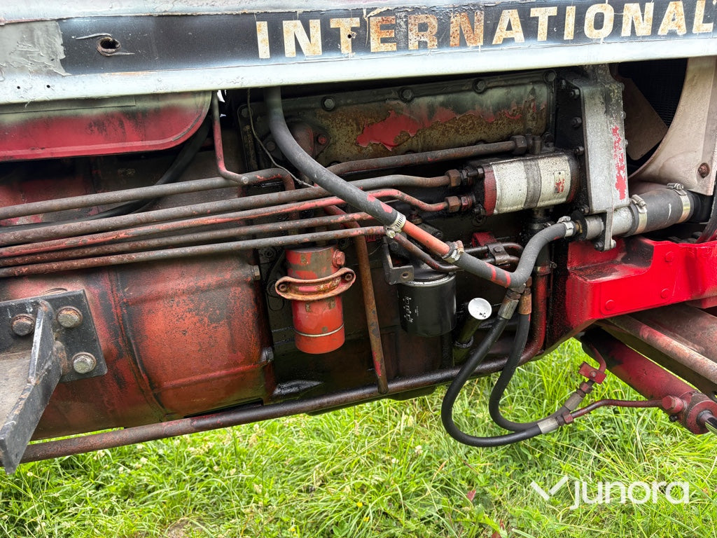 Traktor Case IH 844