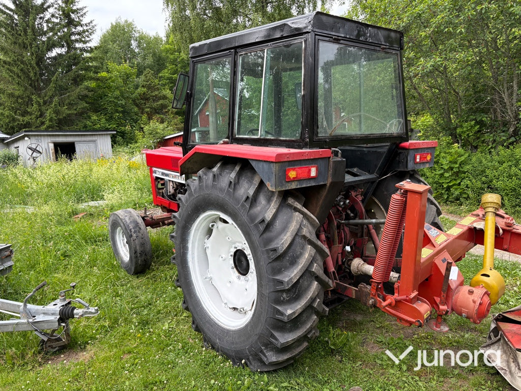 Traktor Case IH 844