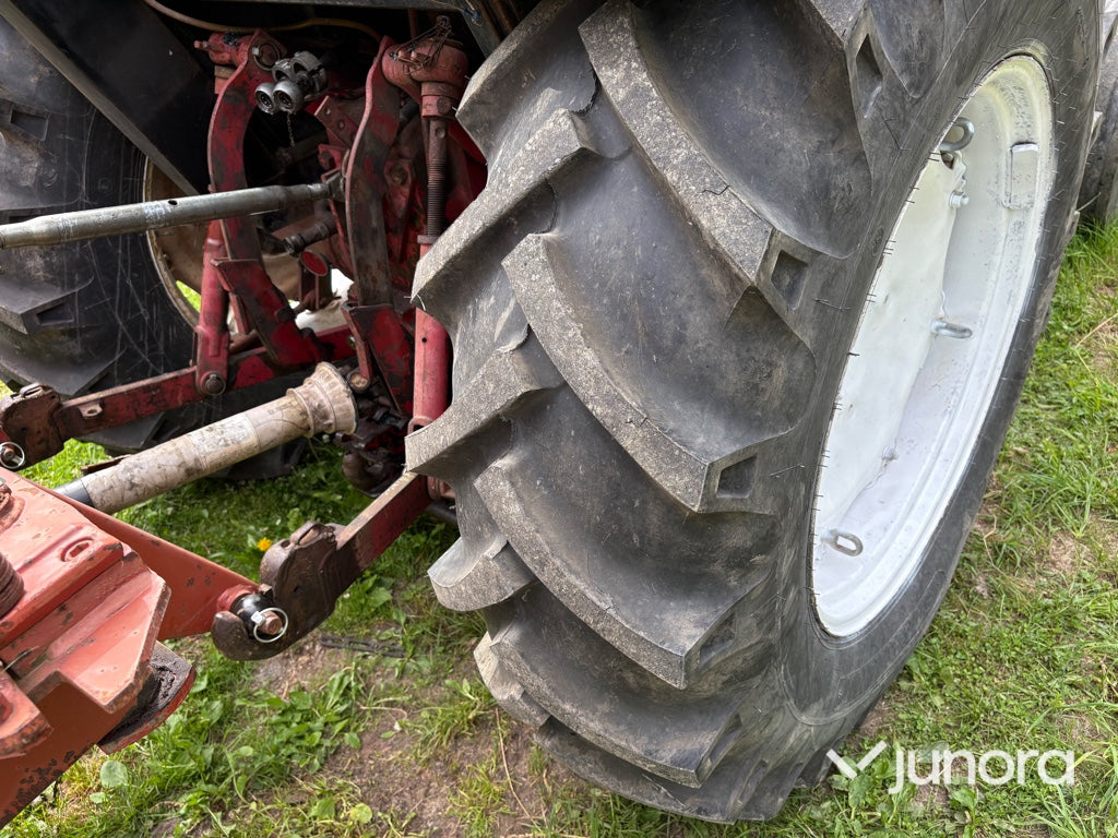 Traktor Case IH 844