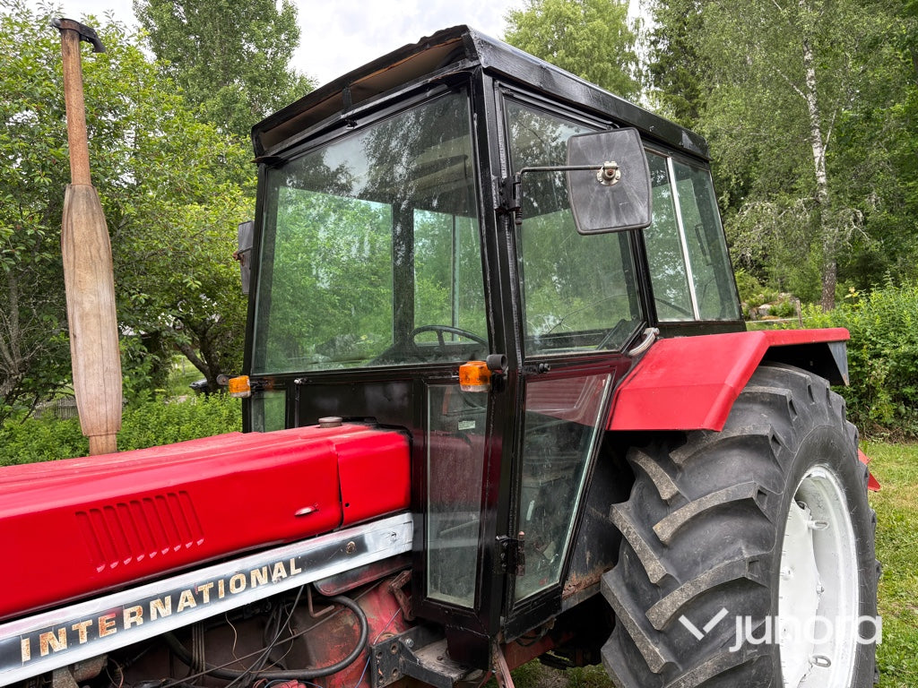 Traktor Case IH 844