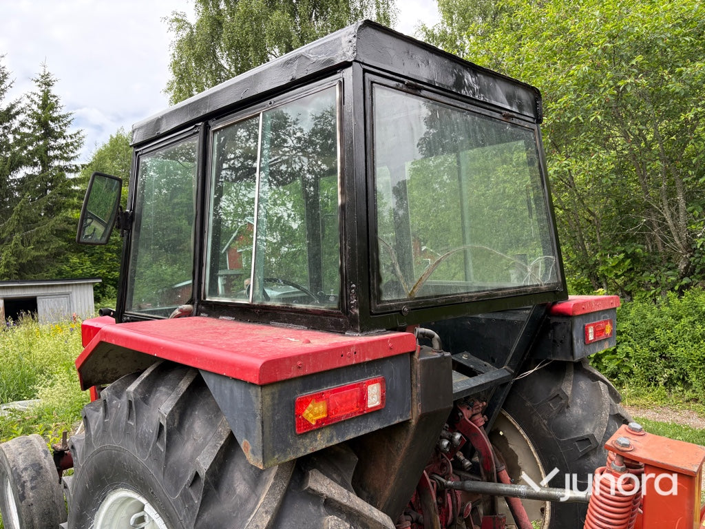 Traktor Case IH 844