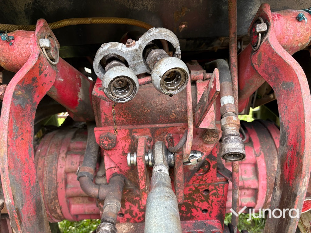 Traktor Case IH 844