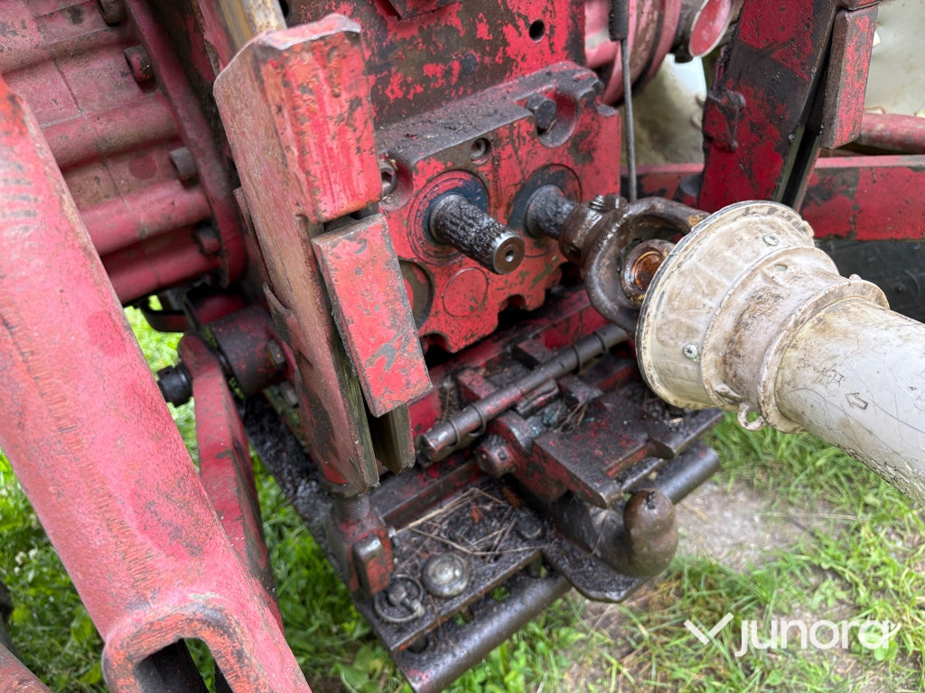 Traktor Case IH 844