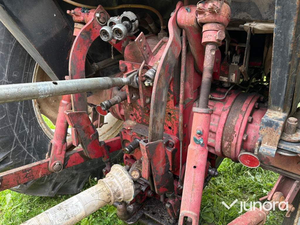 Traktor Case IH 844