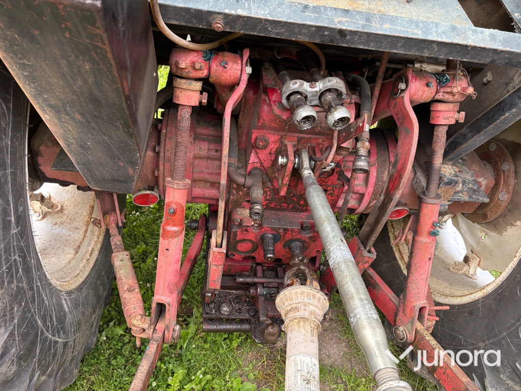 Traktor Case IH 844