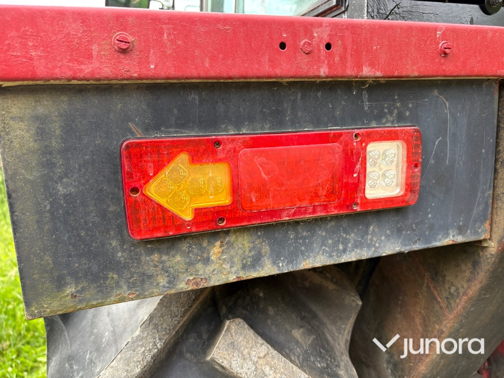 Traktor Case IH 844