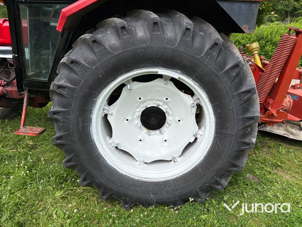 Traktor Case IH 844
