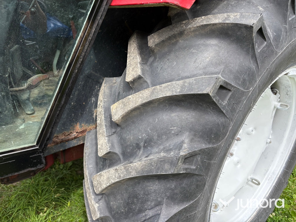 Traktor Case IH 844