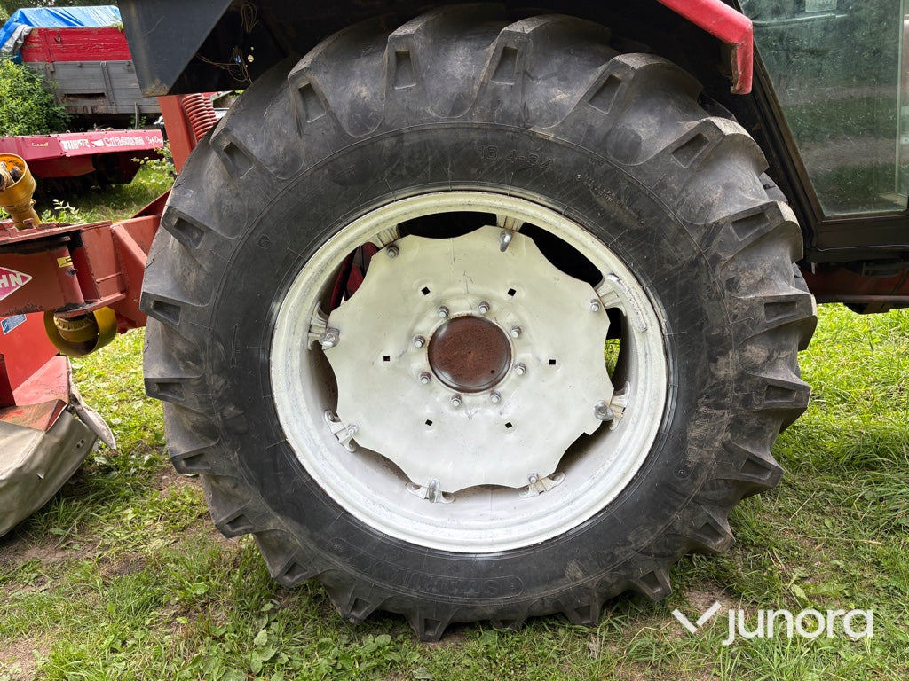 Traktor Case IH 844