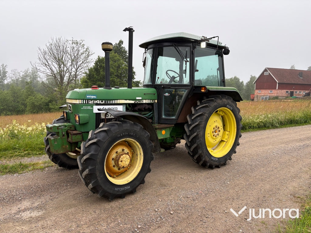 Traktor - John Deere 2140 4WD