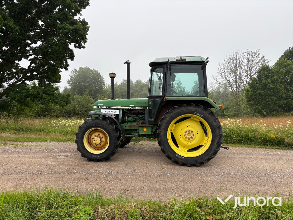 Traktor - John Deere 2140 4WD