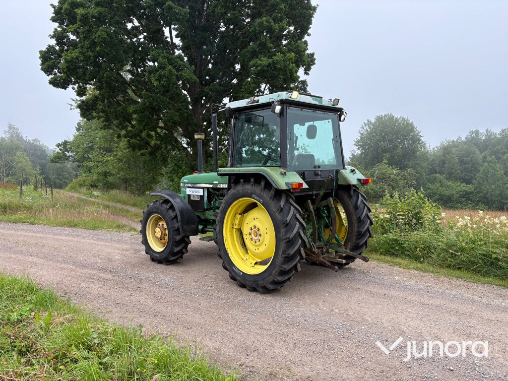 Traktor - John Deere 2140 4WD