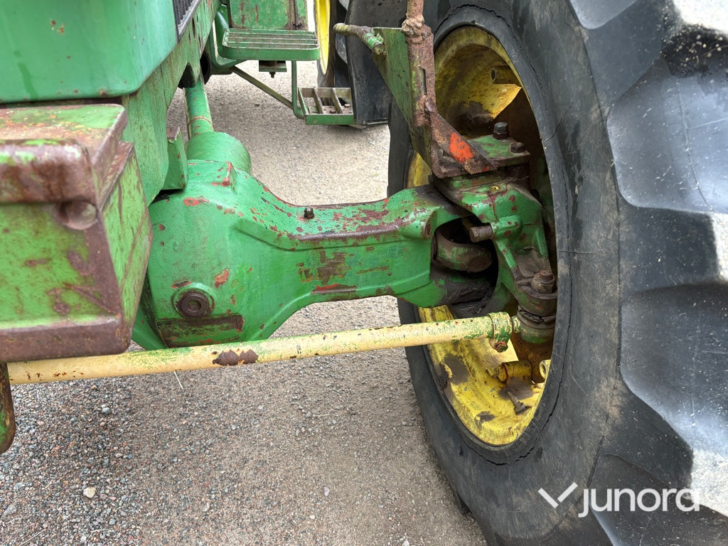 Traktor - John Deere 2140 4WD