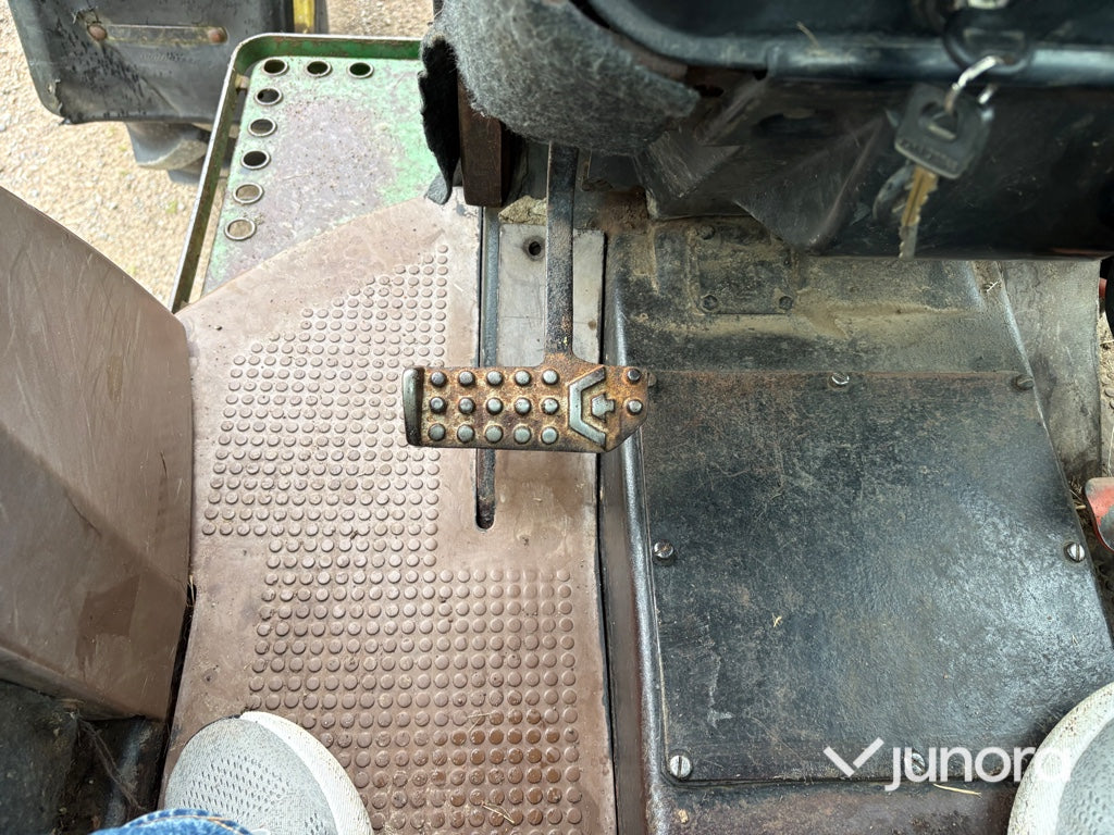 Traktor - John Deere 2140 4WD